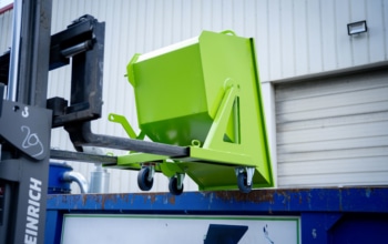 Benne basculante Gil vidée par chariot élévateur