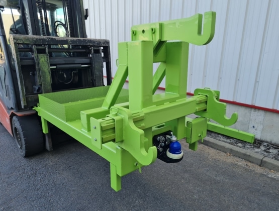 Attelage agricole pour bennes