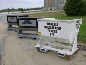 Bouteille de gin avec trois marquages personnalisés