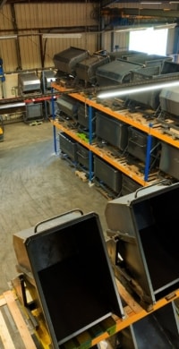 photo de l'atelier GOUBARD avec les produits en stock pour livraison rapide et délais courts