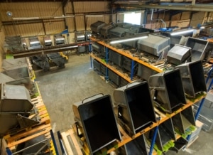 photo de l'atelier GOUBARD avec les produits en stock pour livraison rapide et délais courts
