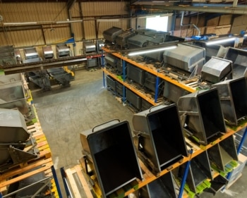 photo de l'atelier GOUBARD avec les produits en stock pour livraison rapide et délais courts